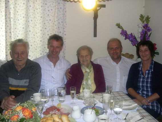 vlnr: Hans Legat, GV Christian Egger-Gassner, Loisi Legat, Vizebgm  Cornel Knapp, Linda Legat